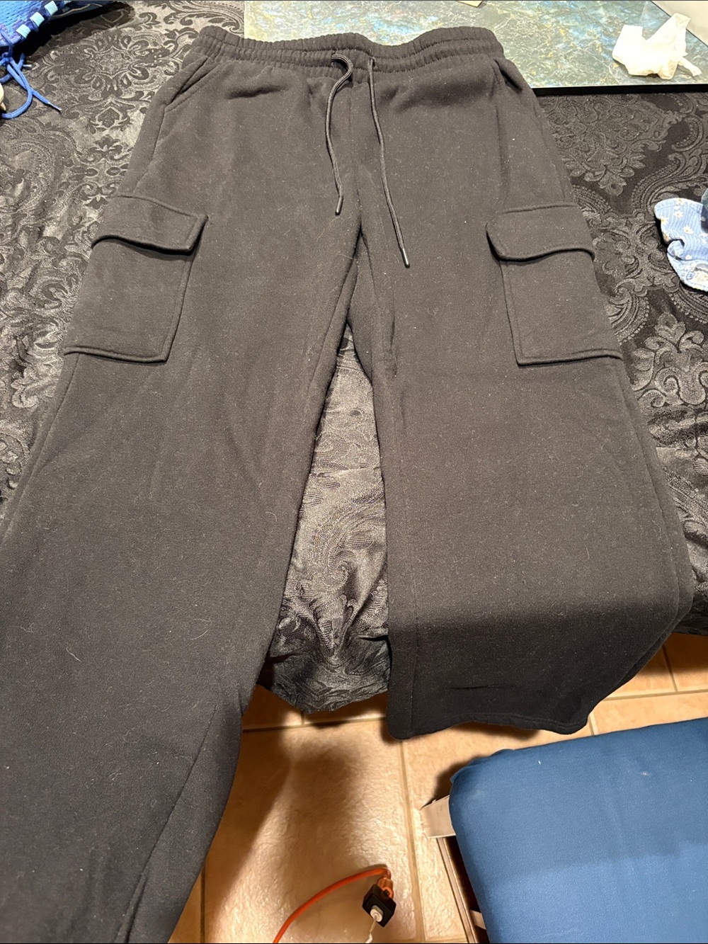 Black Cargo Sweatpants – Classic Comfort